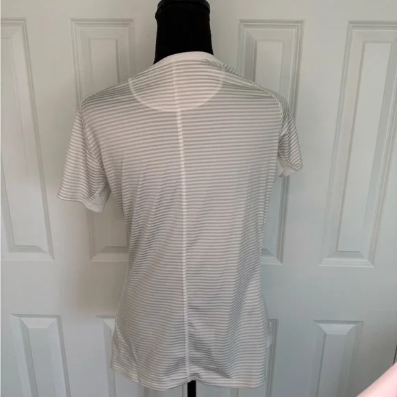 North Face women’s Striped Short Sleeve Picklebal, Tennis Workout Top Size Large - Picture 5 of 9